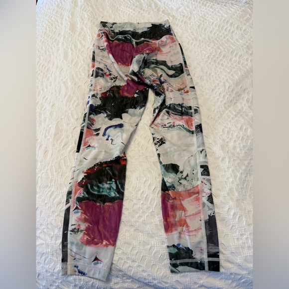 High Times Pigment Wave Multi Full-on Luon leggings, size 4 - Picture 4 of 5